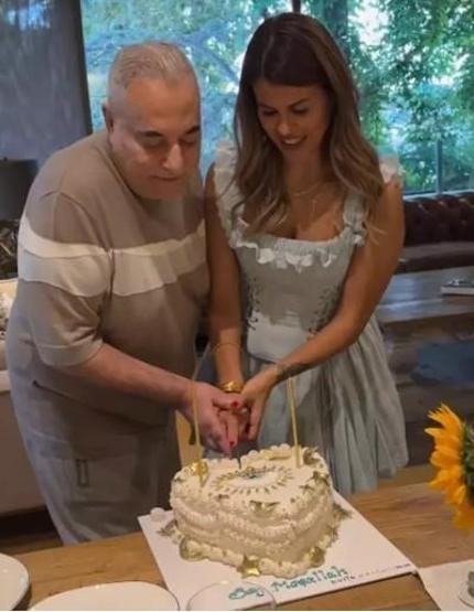 Mehmet Ali Erbil’den 40 Yaş Küçük Eşine Renkli Doğum Günü Kutlaması