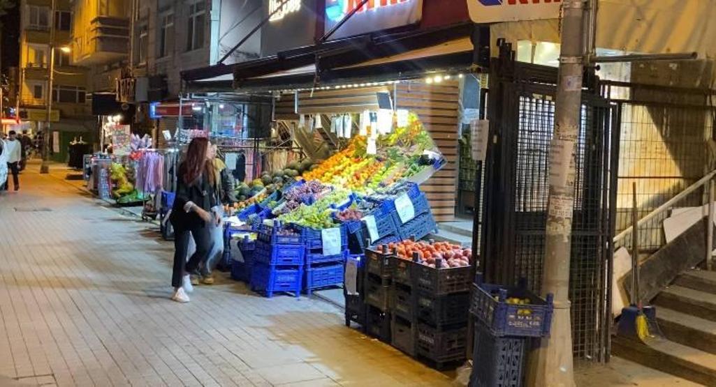 Köpeği ile alışveriş yapan kadına yumruklu saldırı Saldırgan yakalandı: Suç kaydı olduğu ortaya çıktı