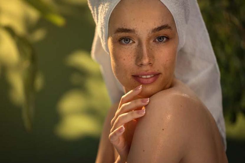 Cildin Yeniden Doğuş Mevsimi Sonbaharda Işıl Işıl Bir Cilt İçin Tüyolar