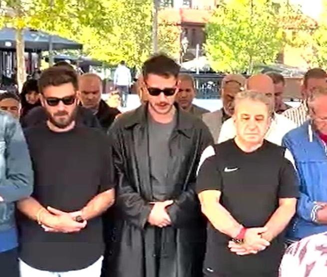 Uraz Kaygılaroğlunun acı günü Babaannesini son yolculuğuna uğurladı