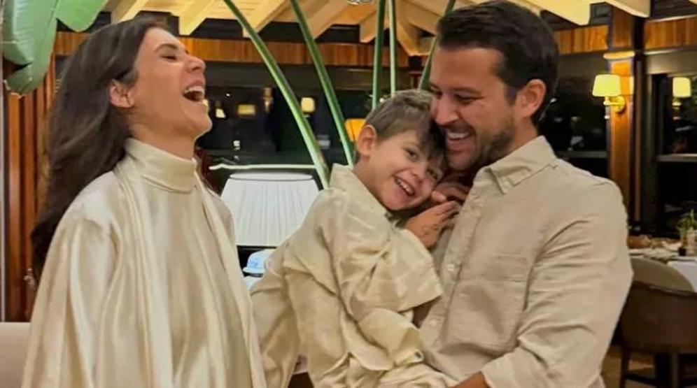 Fulya Zenginer, Evlilik Yıl Dönümünü Ailesiyle Paylaştı: Binlerce Kez Şükür