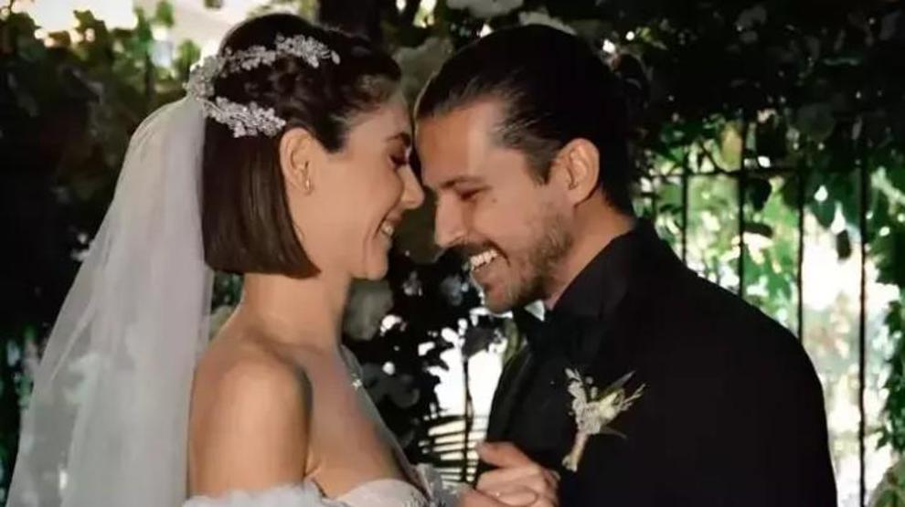 Fulya Zenginer, Evlilik Yıl Dönümünü Ailesiyle Paylaştı: Binlerce Kez Şükür