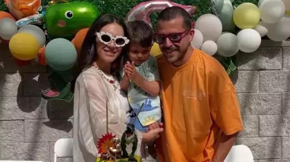 Fulya Zenginer, Evlilik Yıl Dönümünü Ailesiyle Paylaştı: Binlerce Kez Şükür