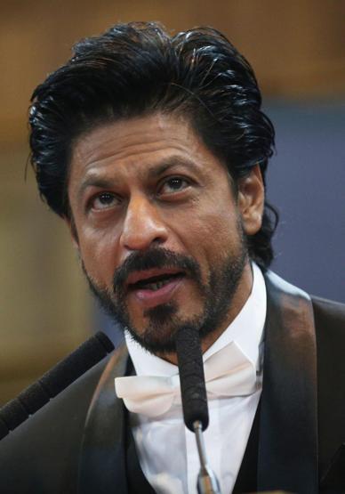 Bollywood yıldızı artık milyarderler kulübünde Rihanna ile aynı listede…