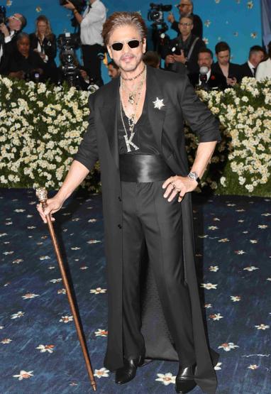 Bollywood yıldızı artık milyarderler kulübünde Rihanna ile aynı listede…