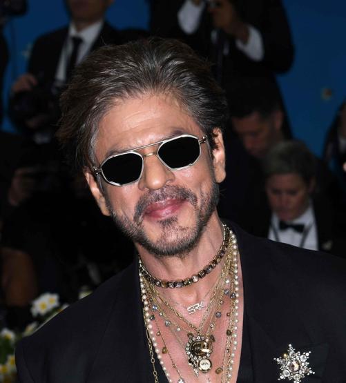 Bollywood yıldızı artık milyarderler kulübünde Rihanna ile aynı listede…