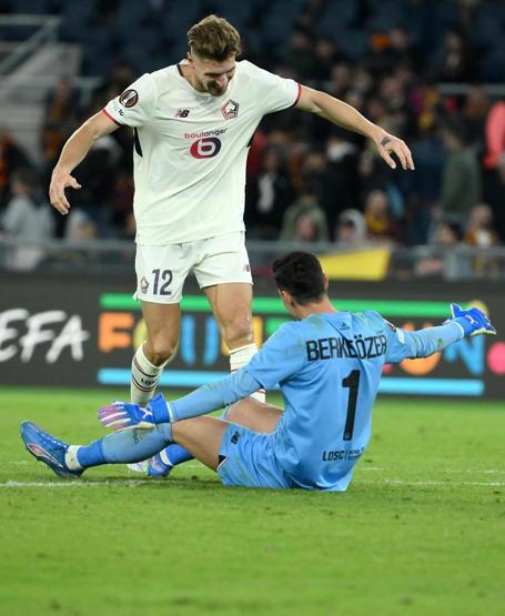 ÖZET | Futbolda eşi benzeri görülmemiş olay Berke Özer, üst üste 3 penaltı kurtardı