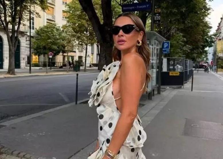 Hadise İzmir Sahnesinde Fırtına Gibi Esti Siyah-Beyaz Taşlı Mini Kıyafeti Gündem Oldu