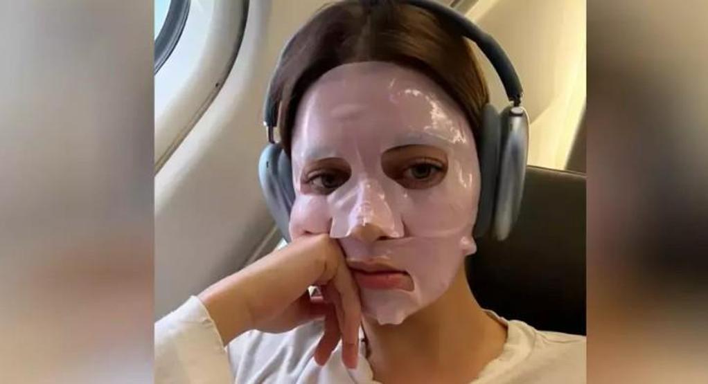 Afra Saraçoğlu Uçakta Bile Güzellik Bakımını İhmal Etmedi: Takipçilerini Büyüledi