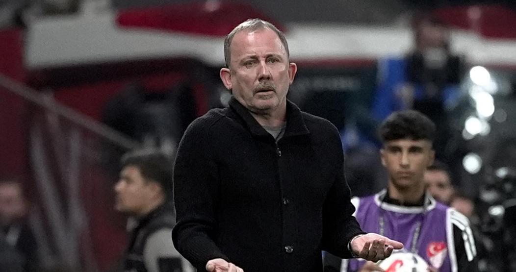 Sergen Yalçın, Galatasaray - Beşiktaş maçı öncesi derbi karnesiyle ön plana çıkıyor