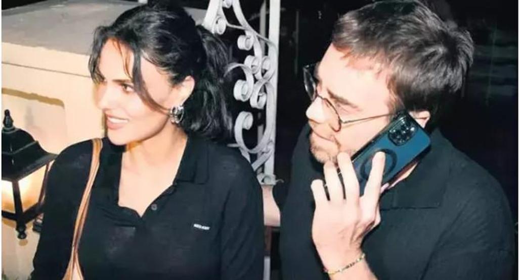 Özgü Kaya Aşkını Sanal Medyada İlk Kez İlan Etti Murat Dalkılıç Konserinde Kalpler Havada