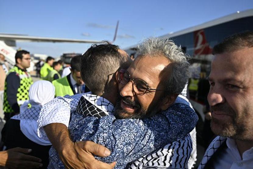 İsrailin alıkoyduğu aktivist: Sıcak asfaltta bekletip psikolojik işkence yaptılar