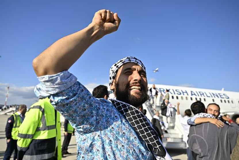 İsrailin alıkoyduğu aktivist: Sıcak asfaltta bekletip psikolojik işkence yaptılar