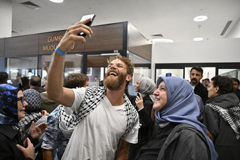 İsrailin alıkoyduğu aktivist: Sıcak asfaltta bekletip psikolojik işkence yaptılar