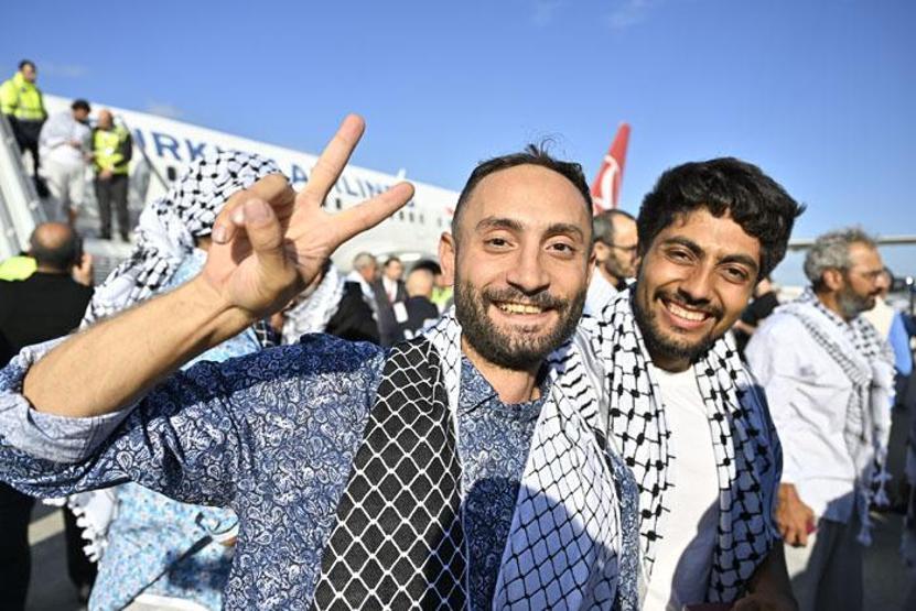 İsrailin alıkoyduğu aktivist: Sıcak asfaltta bekletip psikolojik işkence yaptılar