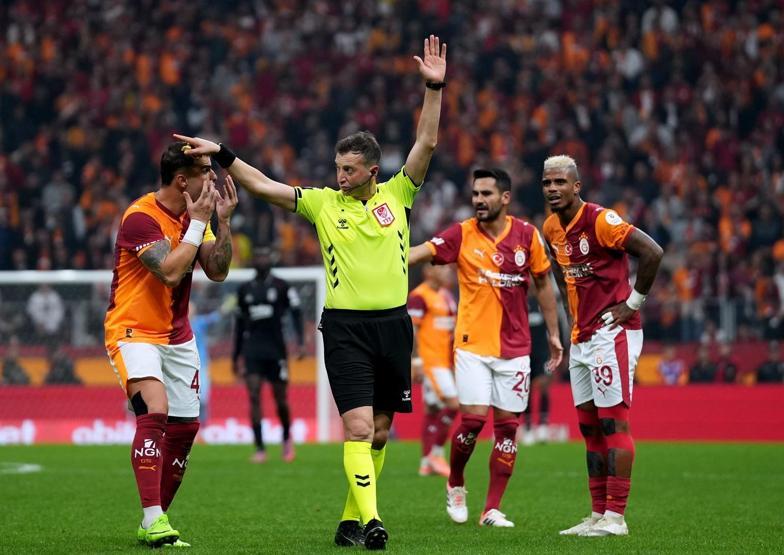 Galatasaray - Beşiktaş derbisindeki hakem hataları gündem oldu İşte tartışmalı pozisyonlar...