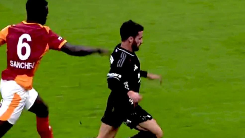 Galatasaray - Beşiktaş derbisindeki hakem hataları gündem oldu İşte tartışmalı pozisyonlar...