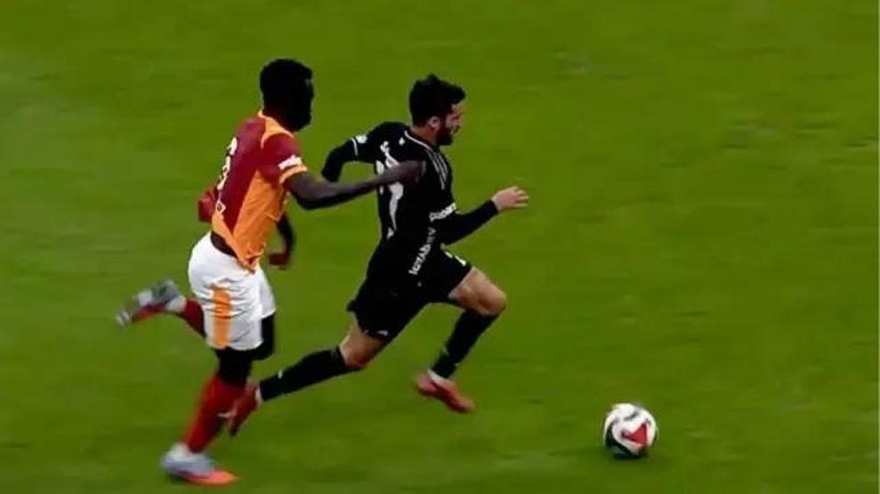 Galatasaray - Beşiktaş derbisindeki hakem hataları gündem oldu İşte tartışmalı pozisyonlar...