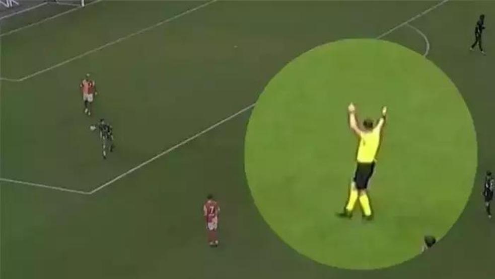 Galatasaray - Beşiktaş derbisindeki hakem hataları gündem oldu İşte tartışmalı pozisyonlar...