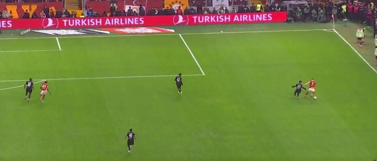 Galatasaray - Beşiktaş derbisindeki hakem hataları gündem oldu İşte tartışmalı pozisyonlar...