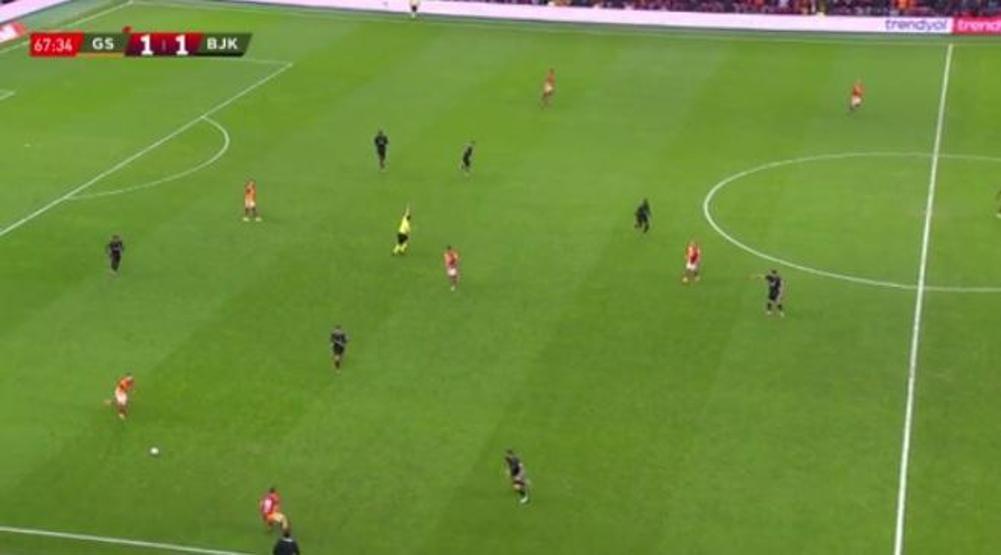 Galatasaray - Beşiktaş derbisindeki hakem hataları gündem oldu İşte tartışmalı pozisyonlar...