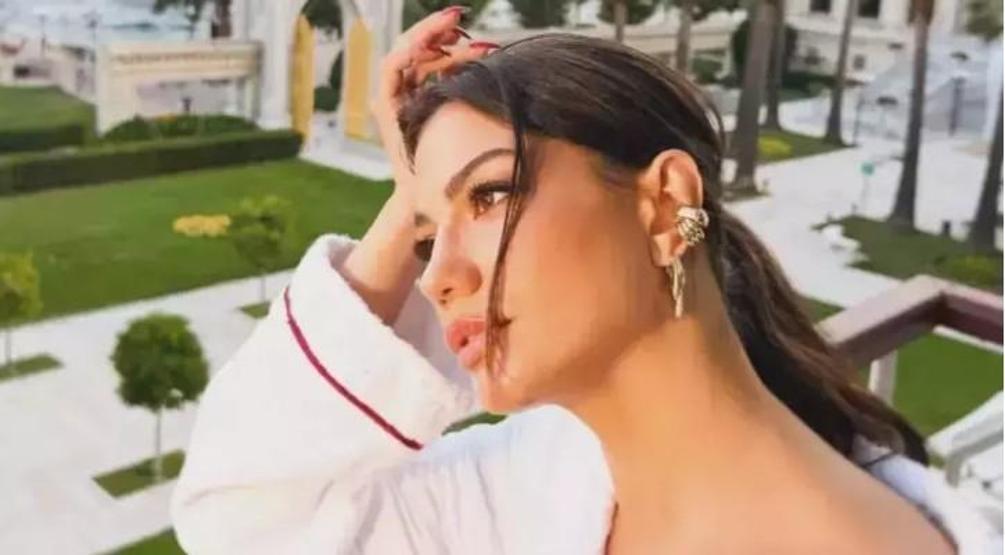 Demet Özdemir’den Ayna Selfiesi: Sanal Medyada Beğeni Yağdı