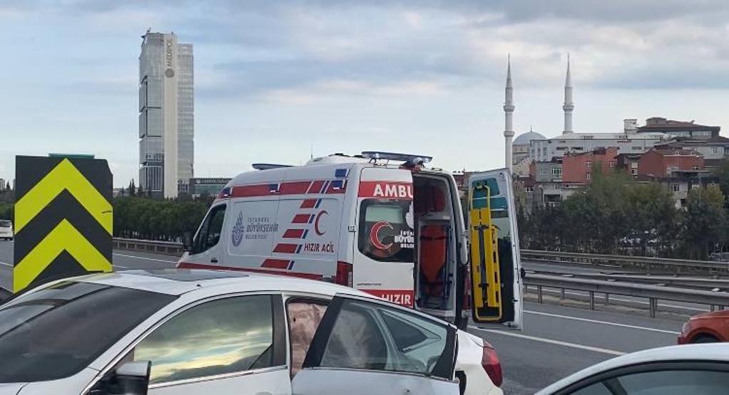 İstanbul TEM Otoyolunda kaza: 4 yaralı