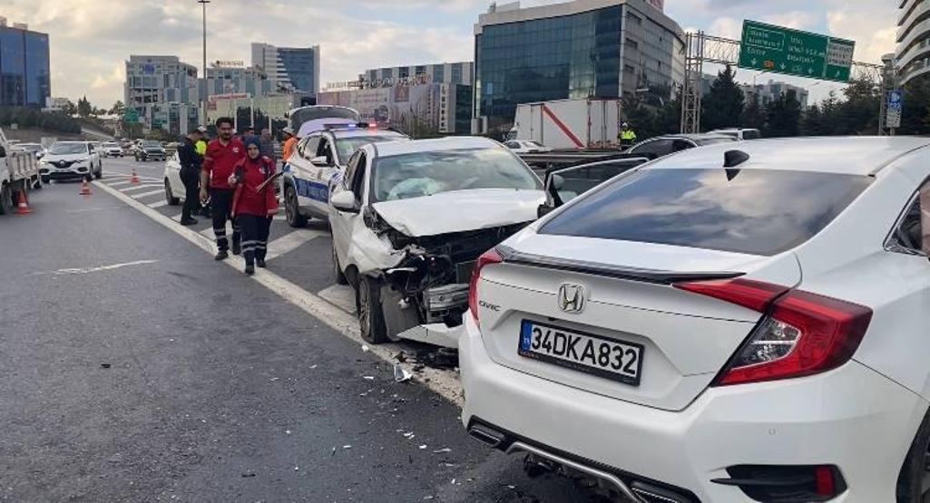 İstanbul TEM Otoyolunda kaza: 4 yaralı