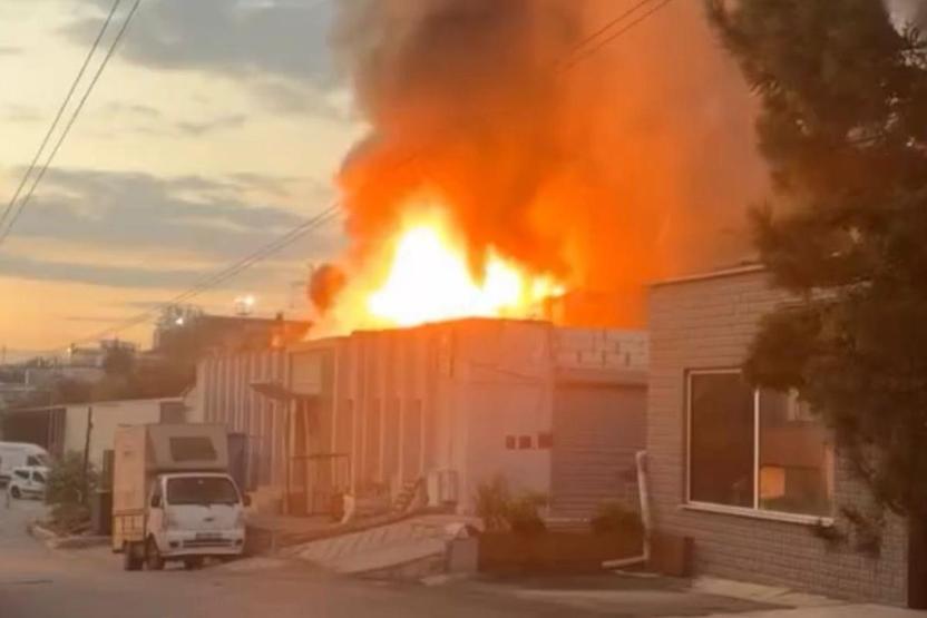 İstanbulda mobilya imalathanesinde korkutan yangın