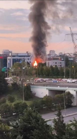 İstanbulda mobilya imalathanesinde korkutan yangın
