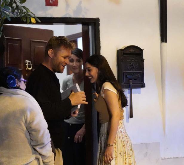 Güller ve Günahlar Setinde Neşe Var