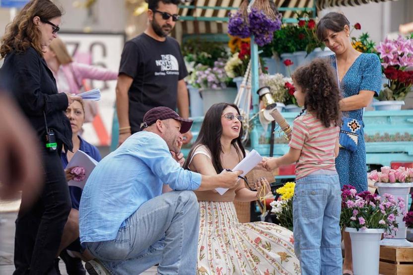 Güller ve Günahlar Setinde Neşe Var