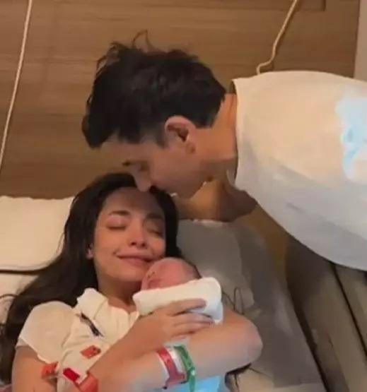 Zeynep Tuğçe Bayat-Cansel Elçin çiftinin mutlu evliliği İç ısıtan kare İşte Atlas bebeğin son hali...