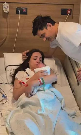 Zeynep Tuğçe Bayat-Cansel Elçin çiftinin mutlu evliliği İç ısıtan kare İşte Atlas bebeğin son hali...