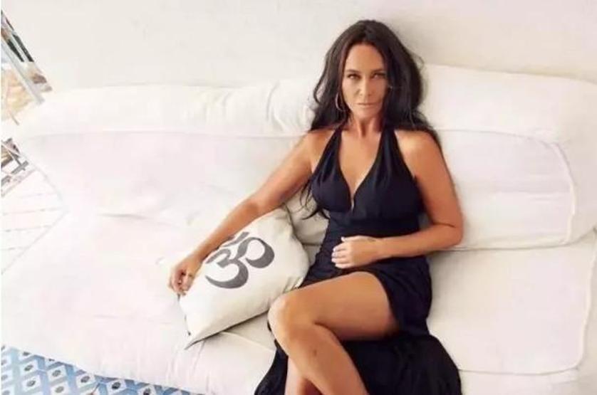 Kiracısıyla davayı kazandı Hülya Avşar’dan dikkat çeken yeni imaj