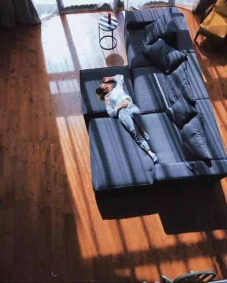 Gizem Karaca İstanbulu terk etti, İzmir’de ailesiyle huzur dolu bir hayat yaşıyor