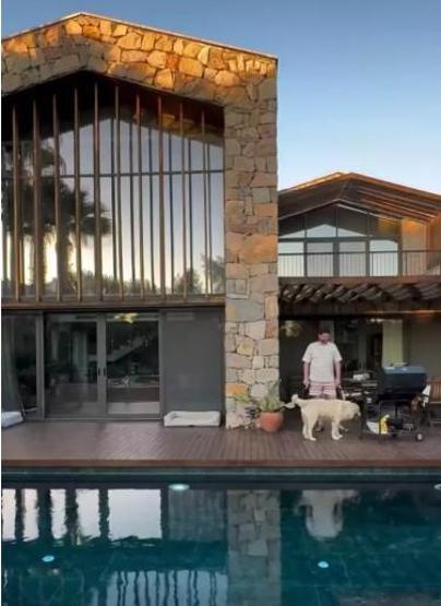 Gizem Karaca İstanbulu terk etti, İzmir’de ailesiyle huzur dolu bir hayat yaşıyor