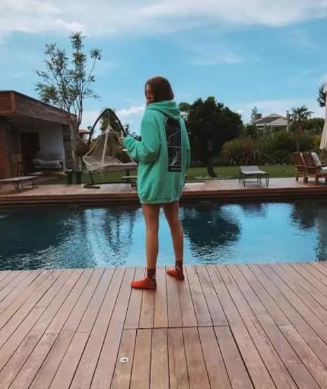 Gizem Karaca İstanbulu terk etti, İzmir’de ailesiyle huzur dolu bir hayat yaşıyor