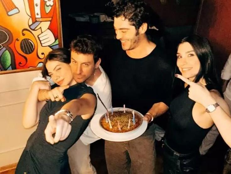 Birand Tunca’ya sürpriz doğum günü Ünlü isimler akın etti