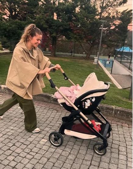 Burcu Biricik ve Kızı Luna’nın Neşeli Halleri Sanal Medyada “Örnek Anne” Yorumu Yağdı