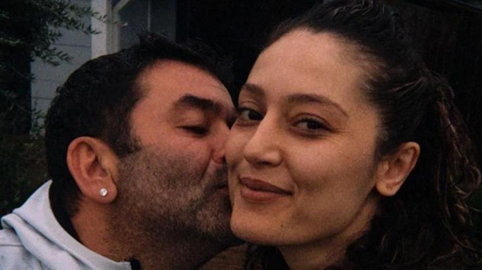 Bülent Şakraktan Sevgilisine Aşk Öpücüğü