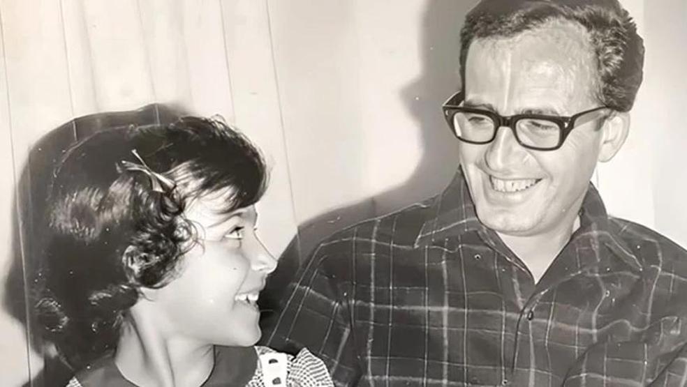 Ünlü Sanatçıdan 23 Yıl Önce Kaybettiği Babasına Duygusal Mesaj: İyi ki Tek Kızınız Olmuşum