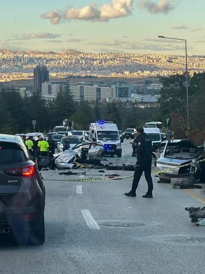 Ankarada feci kaza Üniversite öğrencisi Gamze ikiye ayrılan otomobilde can verdi
