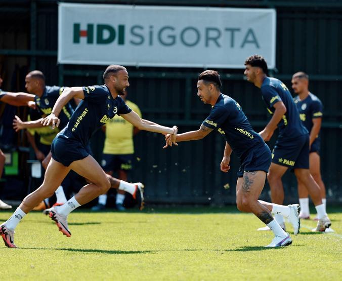 Fenerbahçede Sadettin Saran operasyona başladı 2 yıldız kesiği yedi...