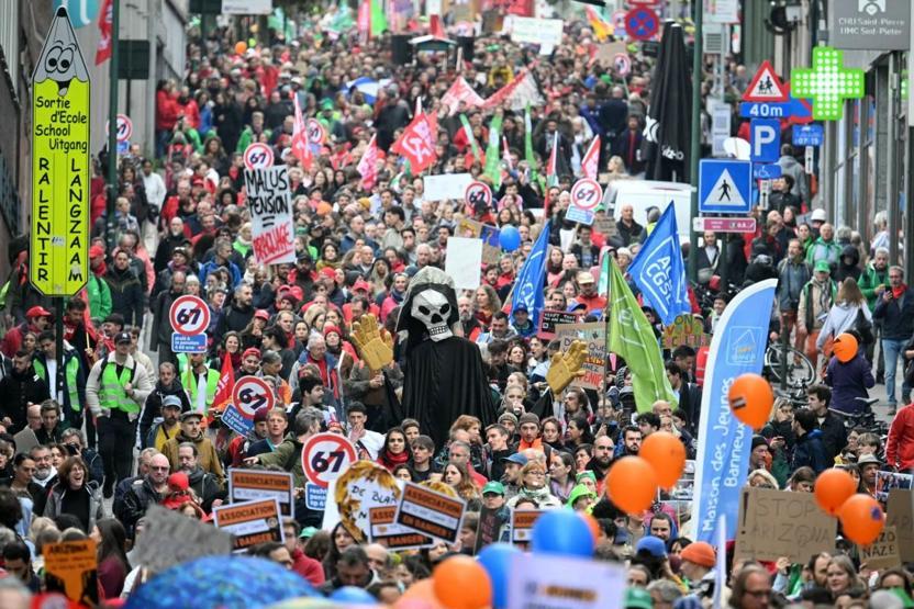 Belçikada genel grev: Binlerce kişi kemer sıkma politikalarına karşı Brüksel sokaklarında