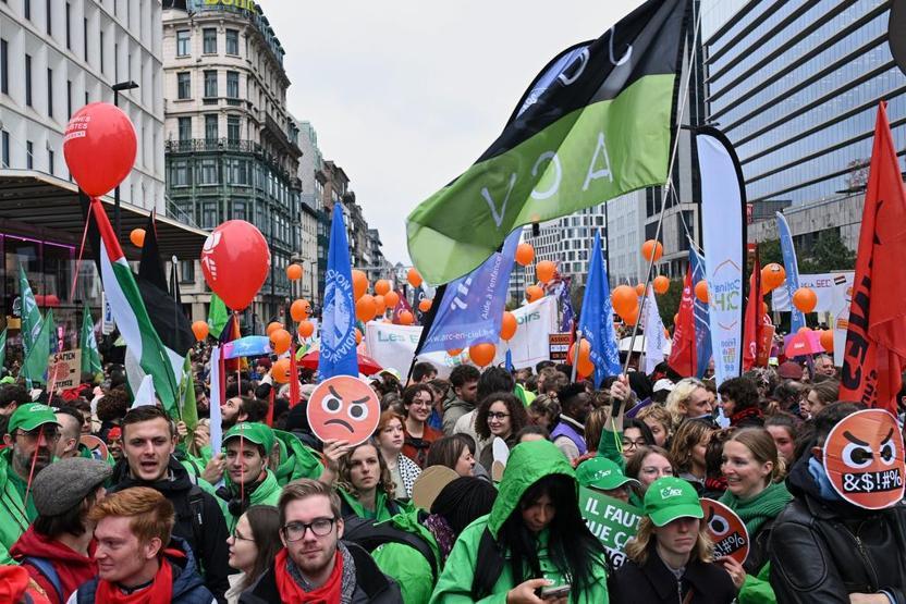 Belçikada genel grev: Binlerce kişi kemer sıkma politikalarına karşı Brüksel sokaklarında