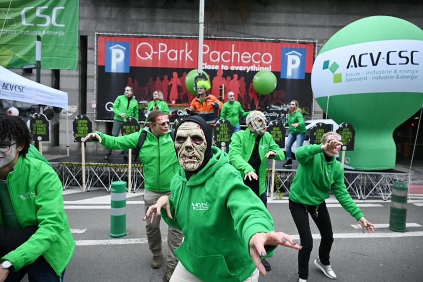 Belçikada genel grev: Binlerce kişi kemer sıkma politikalarına karşı Brüksel sokaklarında