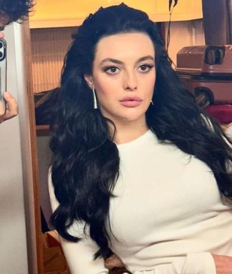 Melis Sezen’den Şaşırtıcı İmaj Değişikliği Koyu Renk Saçlarından Vazgeçti, Yeni Görünümü Göz Doldurdu