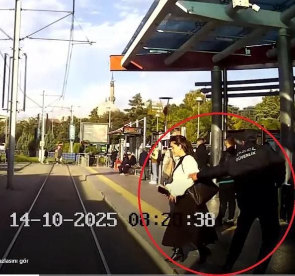 Günün kahramanı Güvenlik görevlisinin refleksi hayatını kurtardı: Tramvay altında kalıyordu