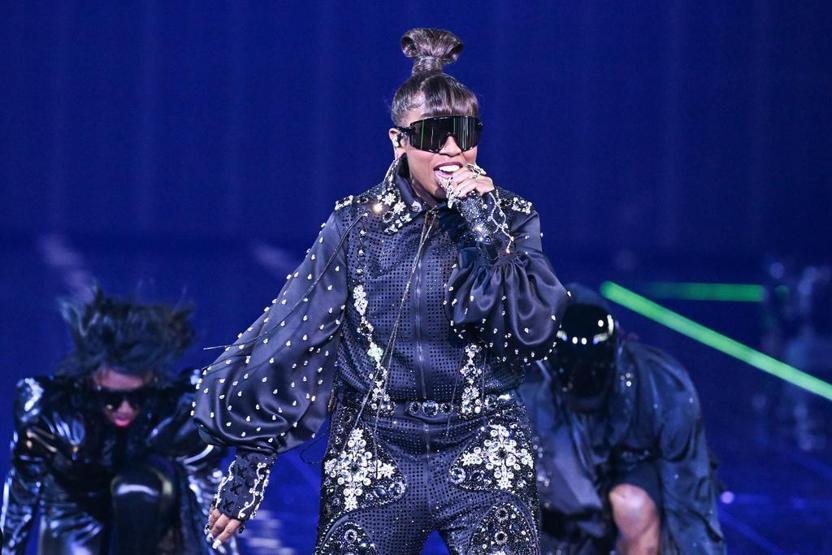 Victoria’s Secret’tan tarihi gece İlklere sahne olan defile: Melekler geri döndü, 9 aylık hamile model podyumda Basketbolcular, torpilliler...